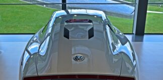 Ile waży 100 litrowe akwarium?