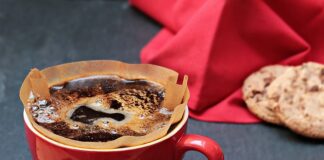 Jak długo ma pracować filtr w akwarium?