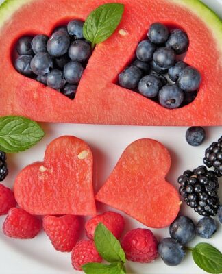 Jak usunąć plamy z tapicerki kanapy domowe sposoby?