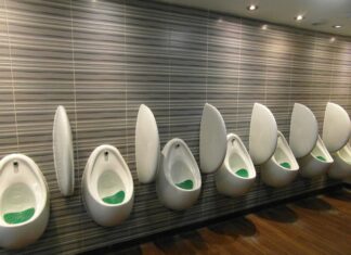 Czym usunąć mocz z kanapy?