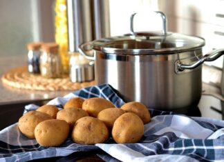 Jak długo gotować karkówkę w Szynkowarze?